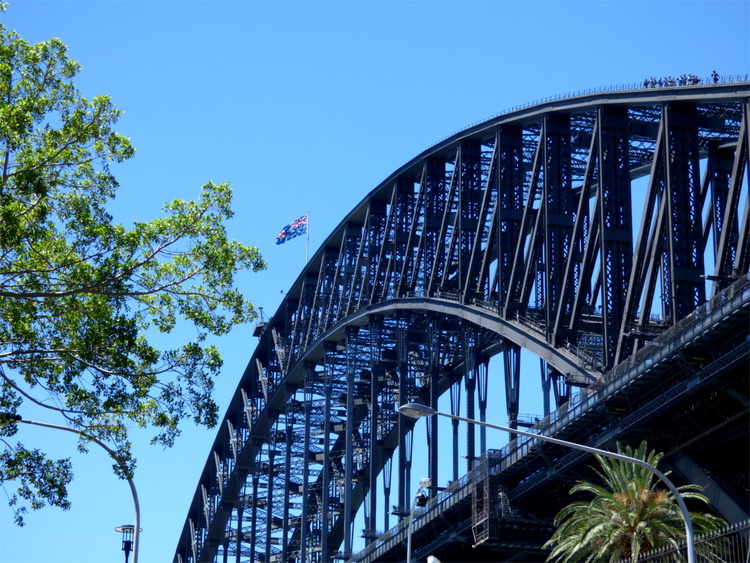 Steel-beam construction of the harbour bridge